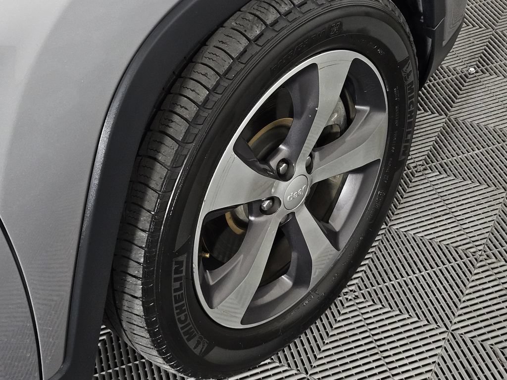 Used 2019 Jeep Cherokee Limited FWD image 3