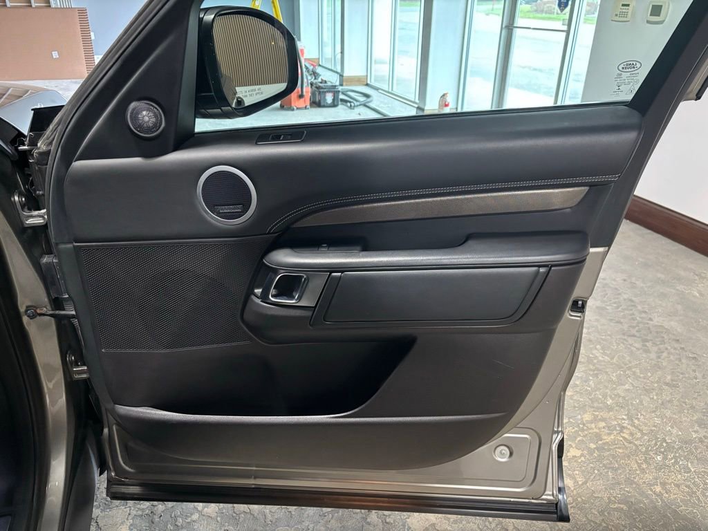 Used 2017 Land Rover Discovery HSE Luxury image 17