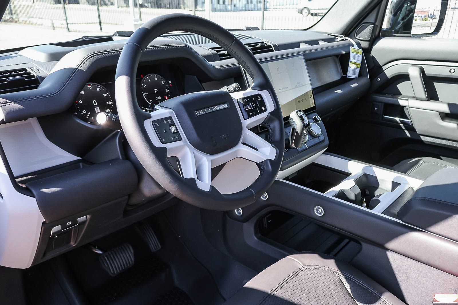 New 2026 Land Rover Defender 110 X-Dynamic SE AWD/4WD image 28