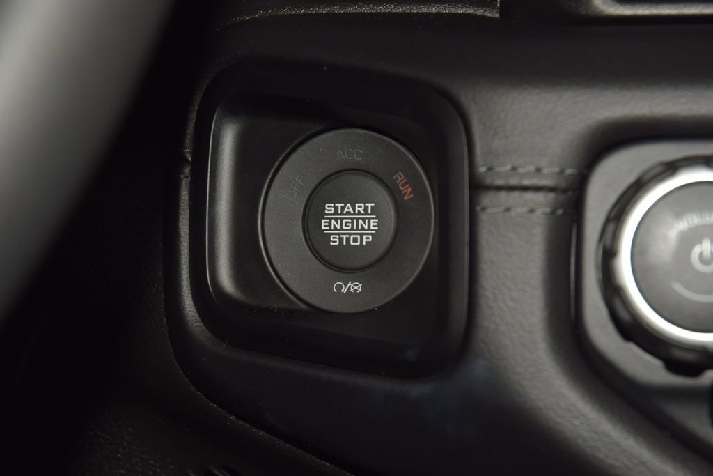 Used 2024 Jeep Wrangler Unlimited Sahara w/ Technology Group AWD/4WD image 32