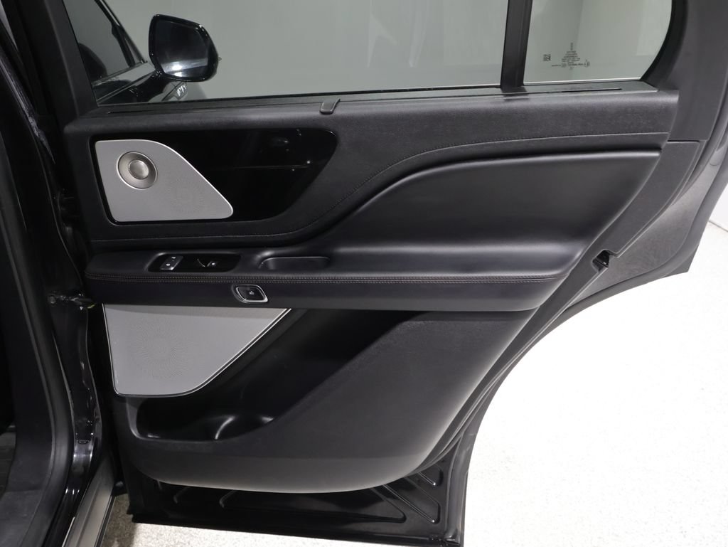 Used 2020 Lincoln Aviator Reserve w/ Equipment Group 202A AWD/4WD image 22