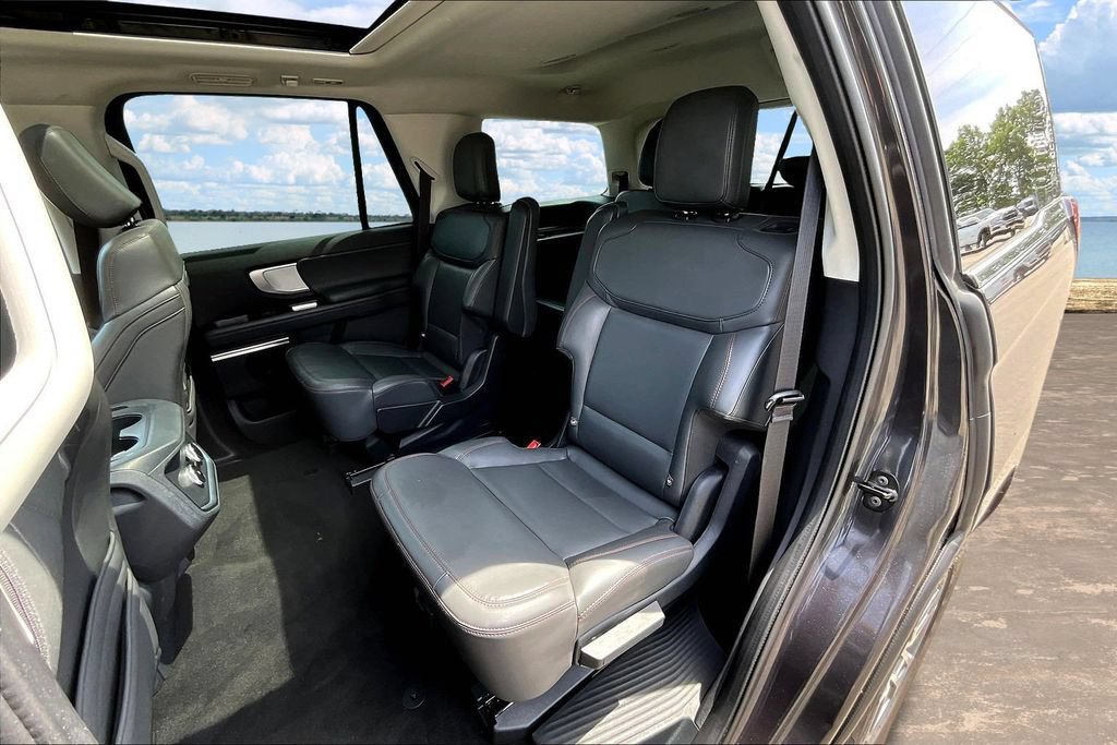 Used 2025 Ford Expedition Active AWD/4WD image 24