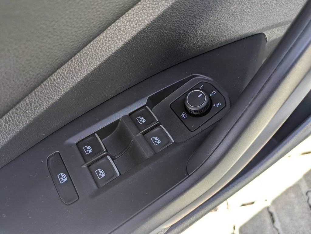 Used 2023 Volkswagen Jetta SE FWD image 12