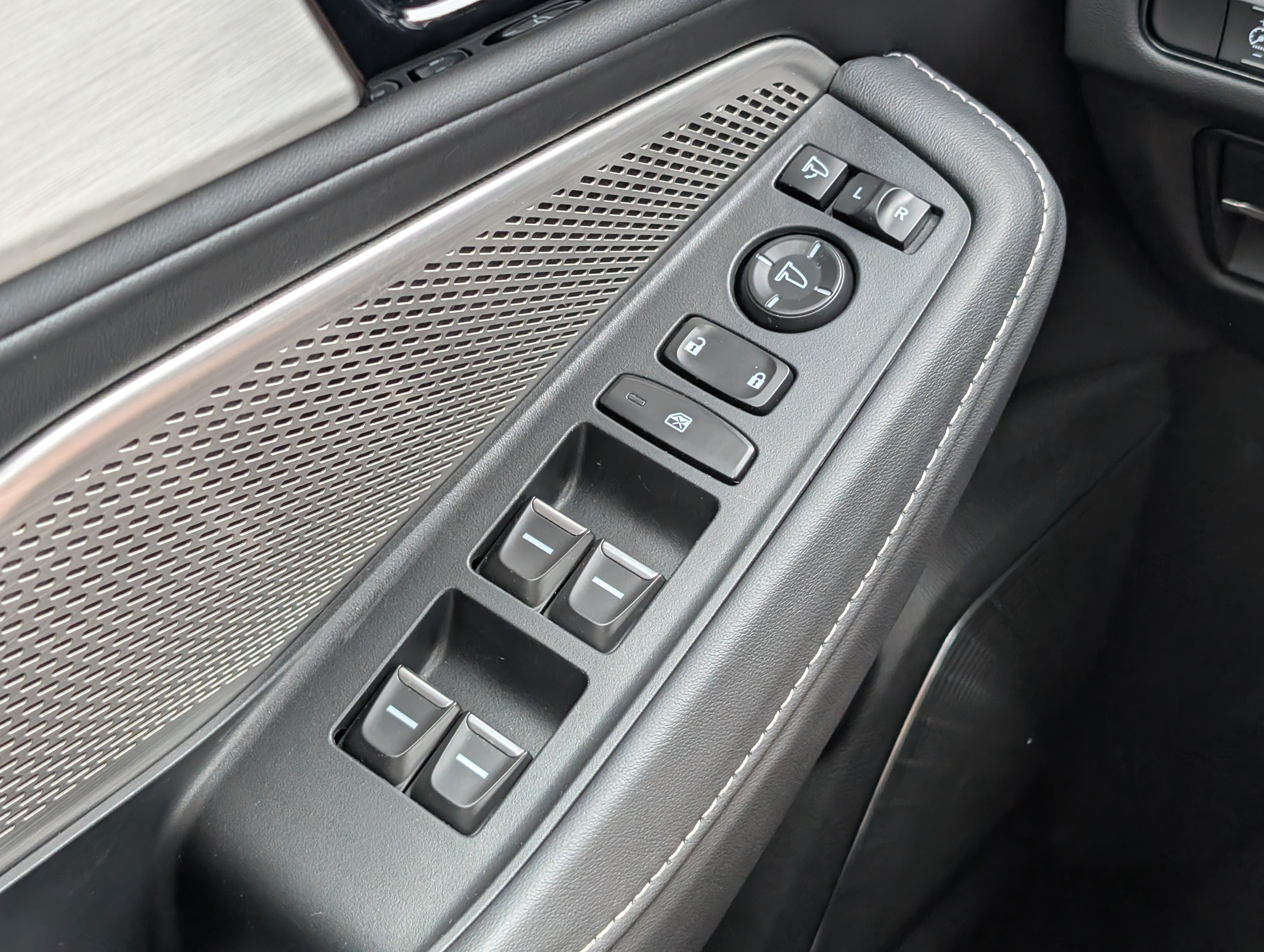 Certified 2024 Acura MDX FWD w/ Technology Package image 23