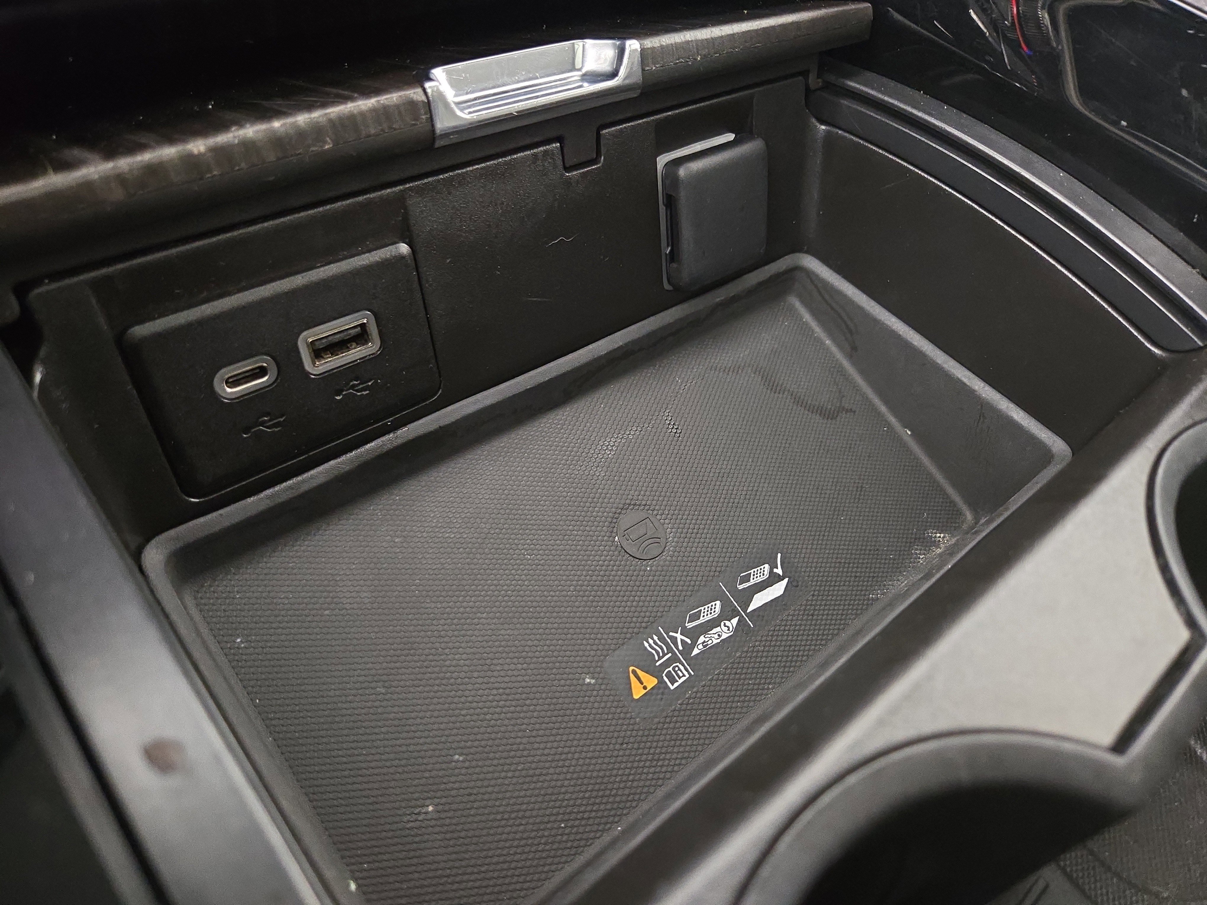 Used 2022 GMC Yukon XL Denali w/ Denali Premium Package image 29