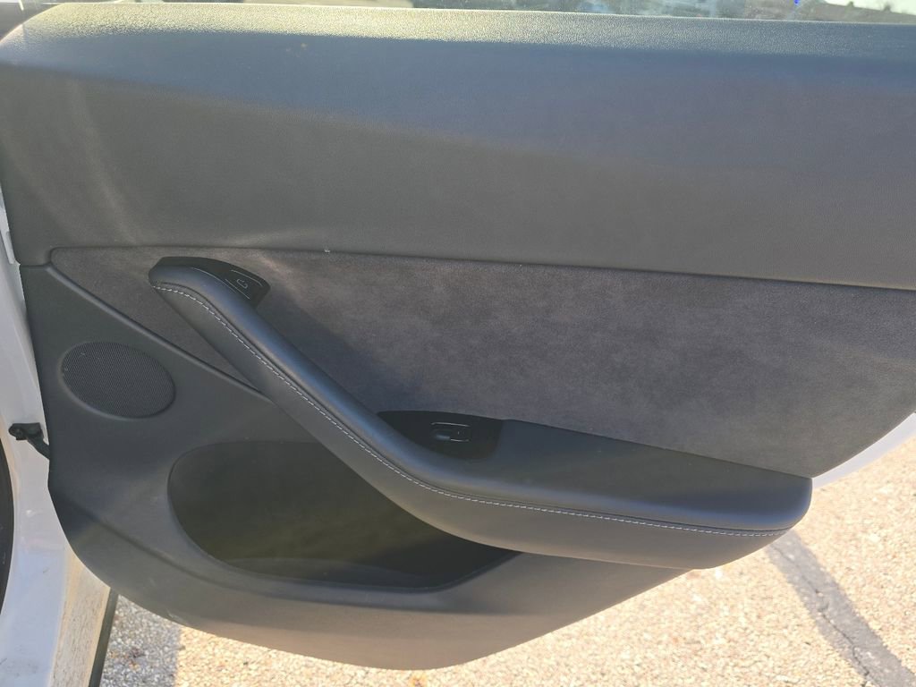 Used 2020 Tesla Model Y Long Range image 21