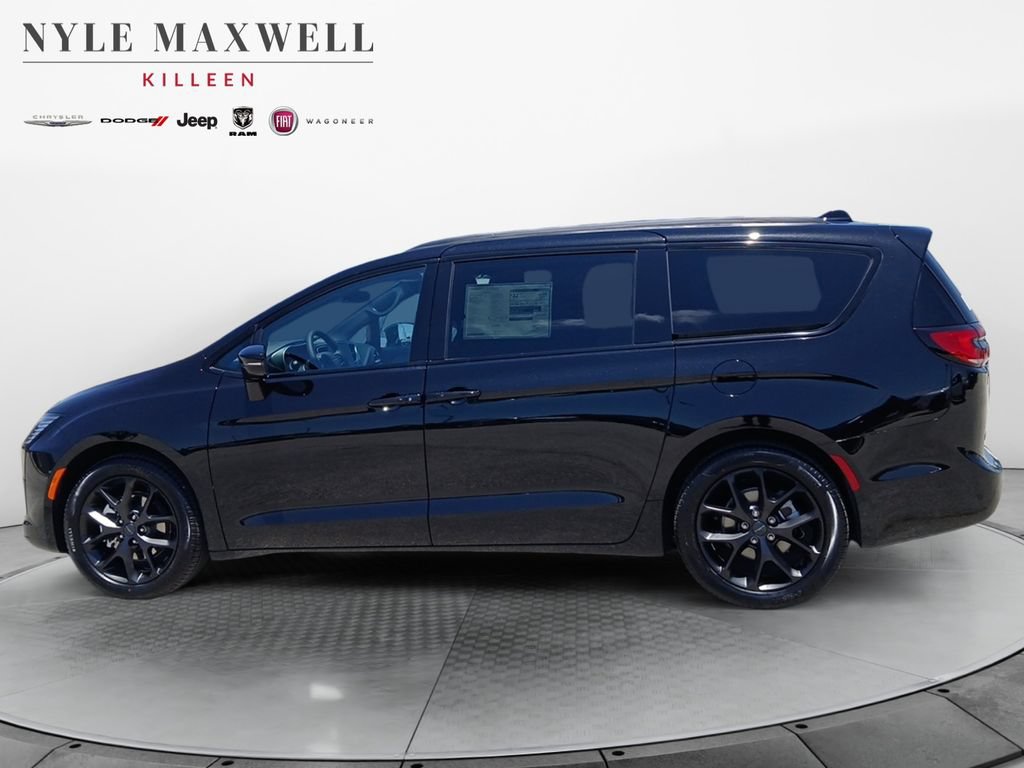 New 2027 Chrysler Pacifica Limited FWD image 13