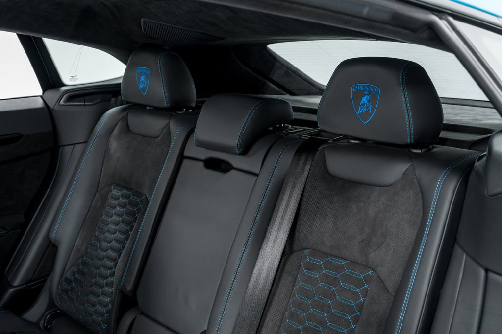 Used 2023 Lamborghini Urus S image 32