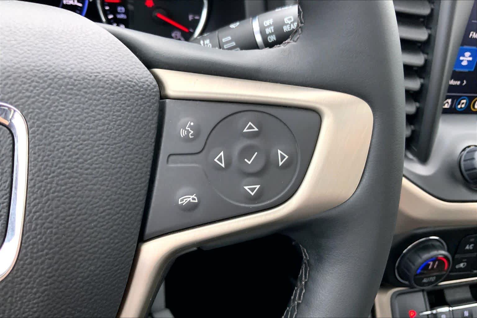 Used 2023 GMC Acadia Denali w/ Denali Technology Package AWD/4WD image 25