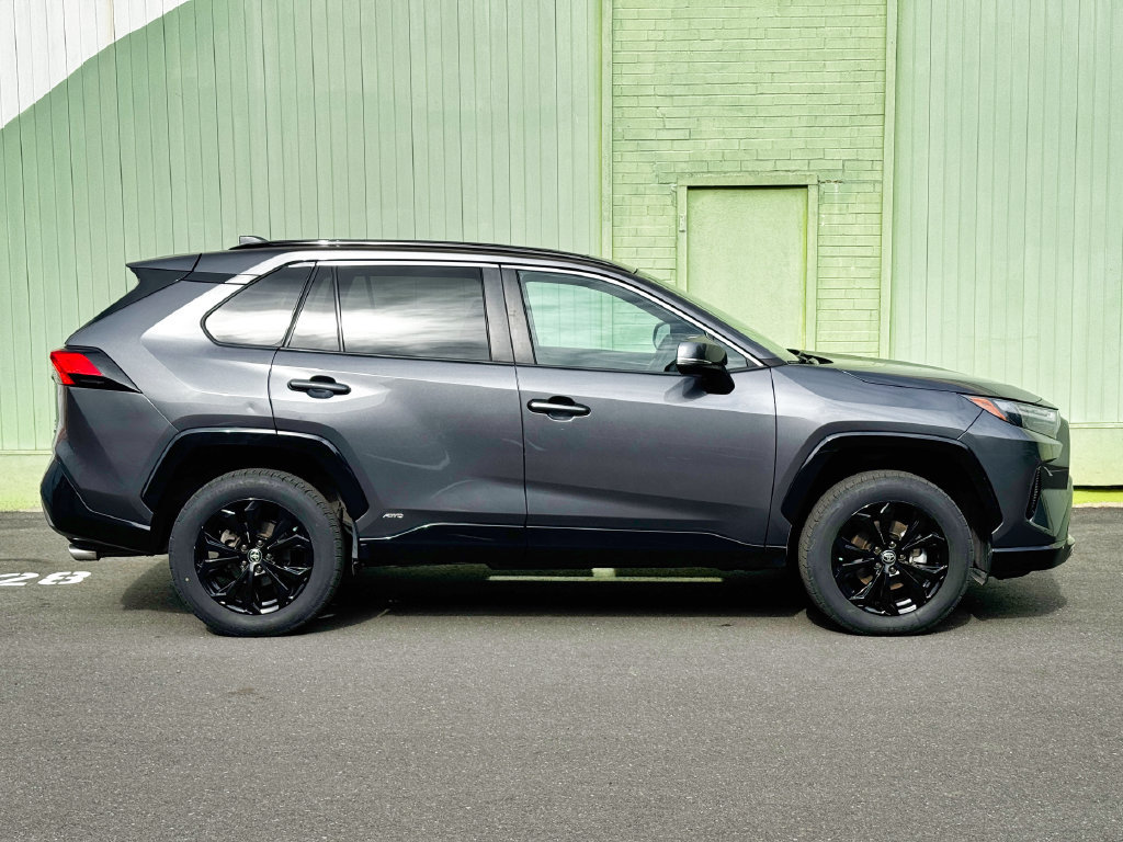 Used 2022 Toyota RAV4 SE w/ Convenience Package AWD/4WD image 9