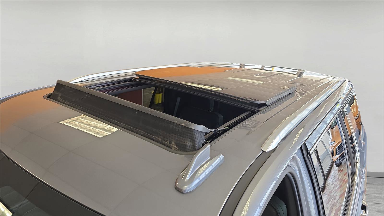 Used 2021 GMC Yukon Denali w/ Denali Ultimate Package image 35