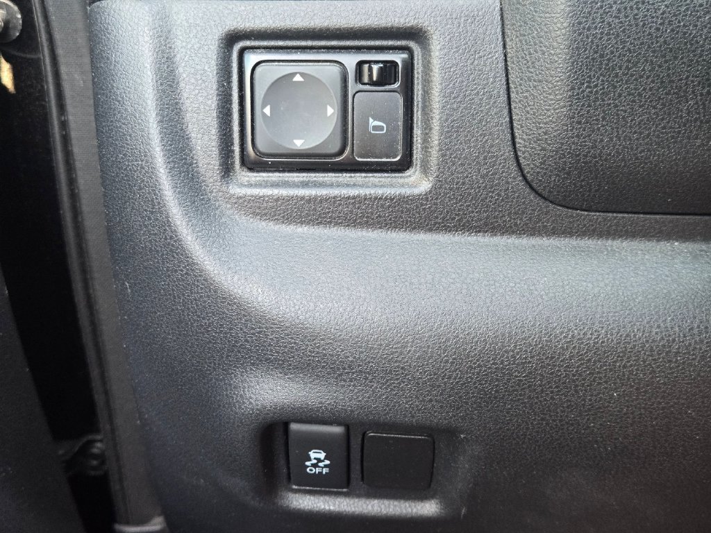 Used 2014 Nissan Versa Note SV w/ SL Package FWD image 20