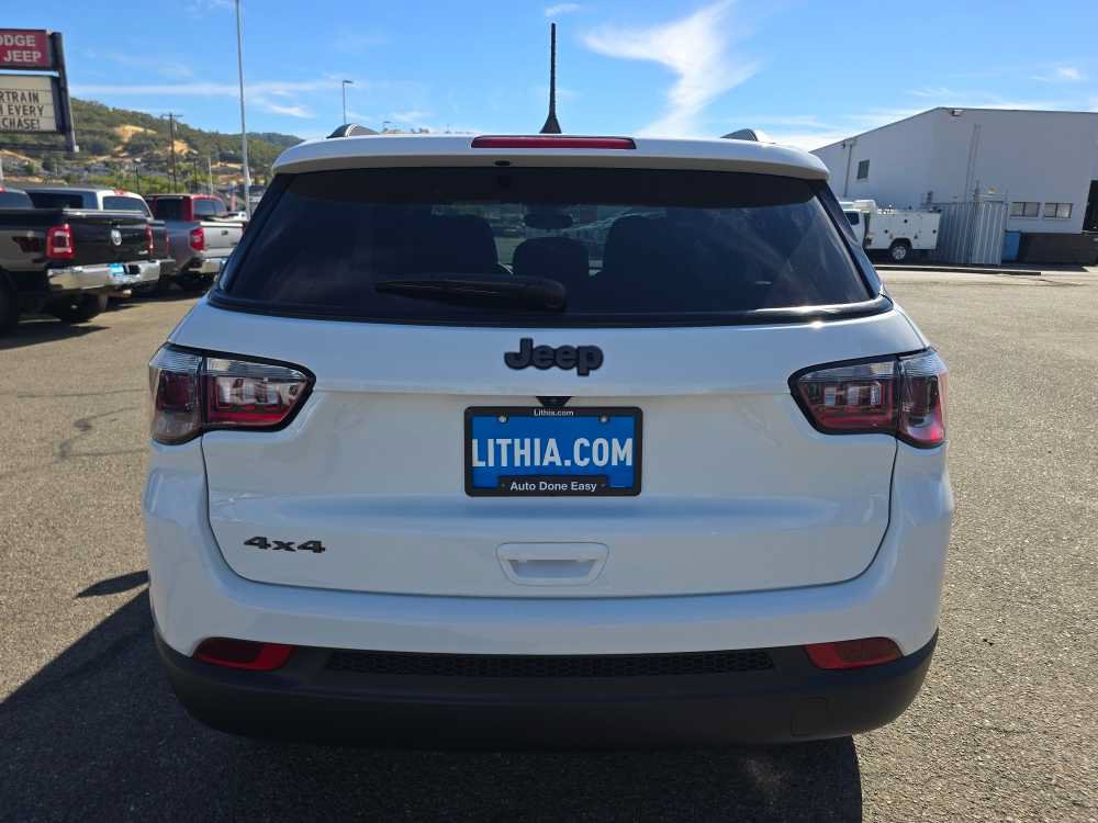 Used 2025 Jeep Compass Latitude w/ Altitude Special Edition AWD/4WD image 4