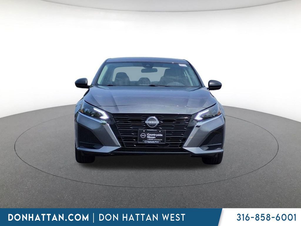 Used 2025 Nissan Altima 2.5 SV FWD image 6