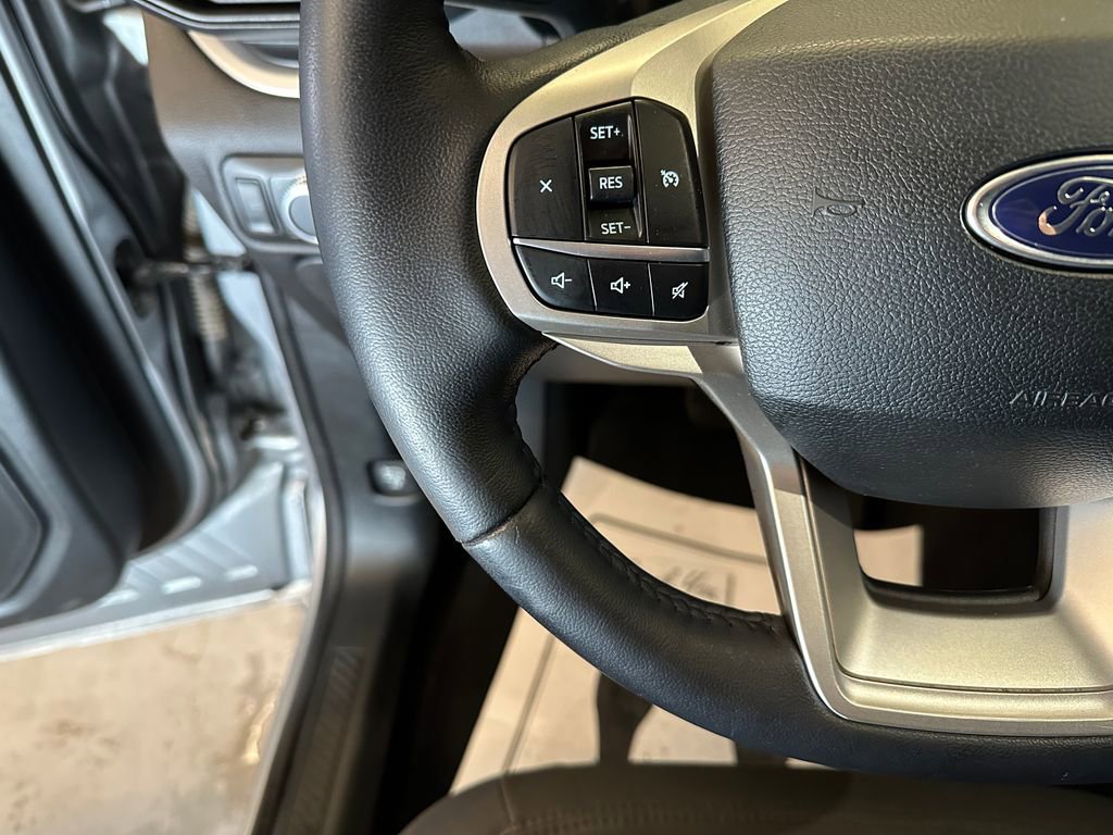Used 2021 Ford Explorer XLT AWD/4WD image 11