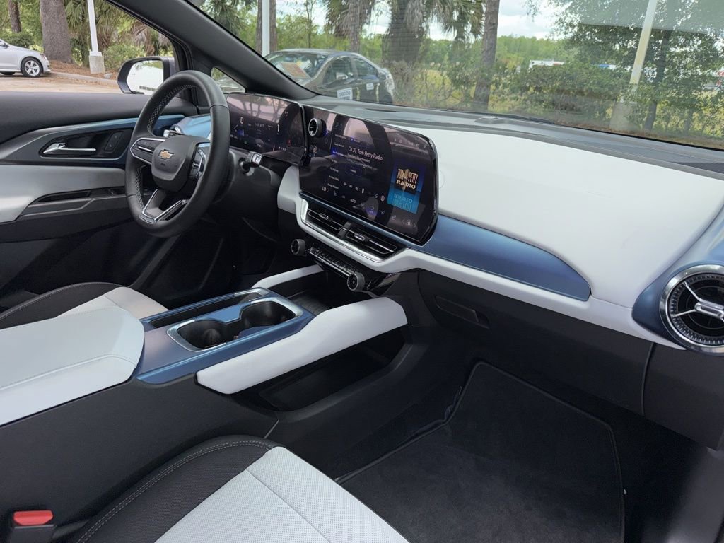 Used 2025 Chevrolet Equinox EV LT FWD image 22