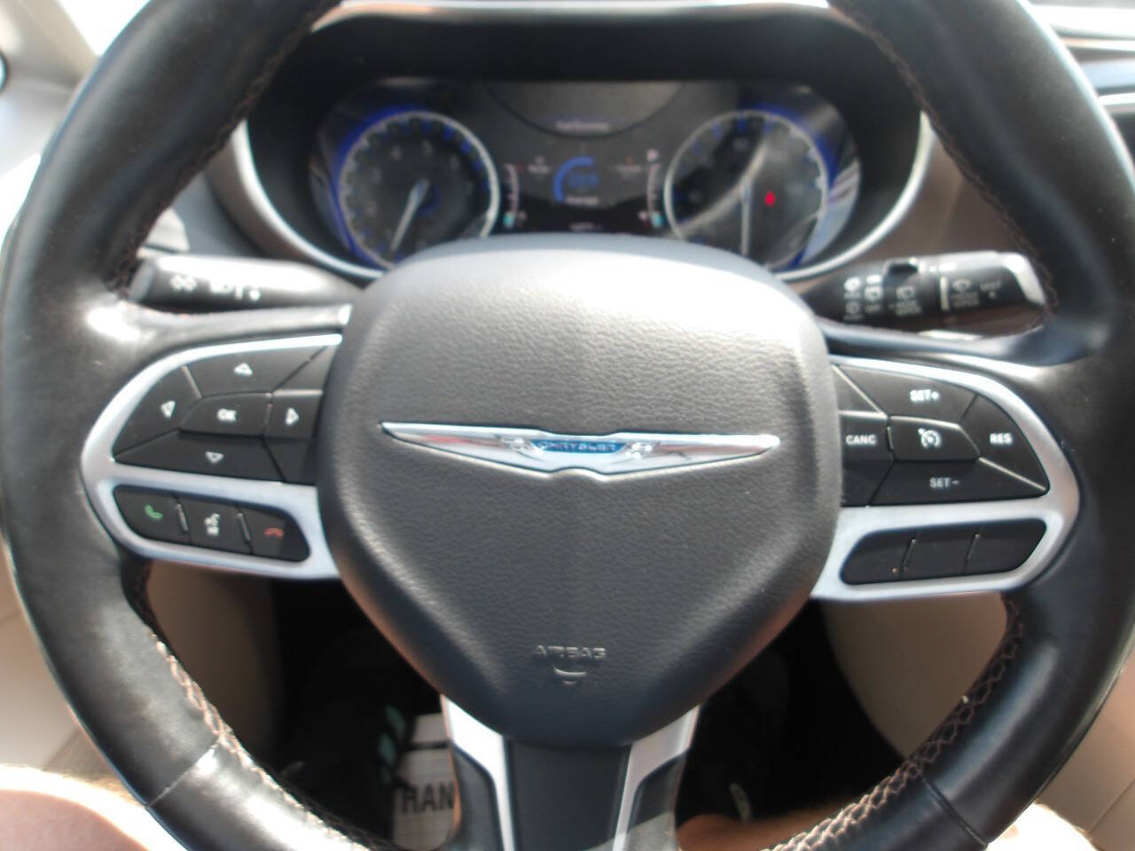 Used 2019 Chrysler Pacifica Touring-L Plus w/ Tire & Wheel Group FWD image 16