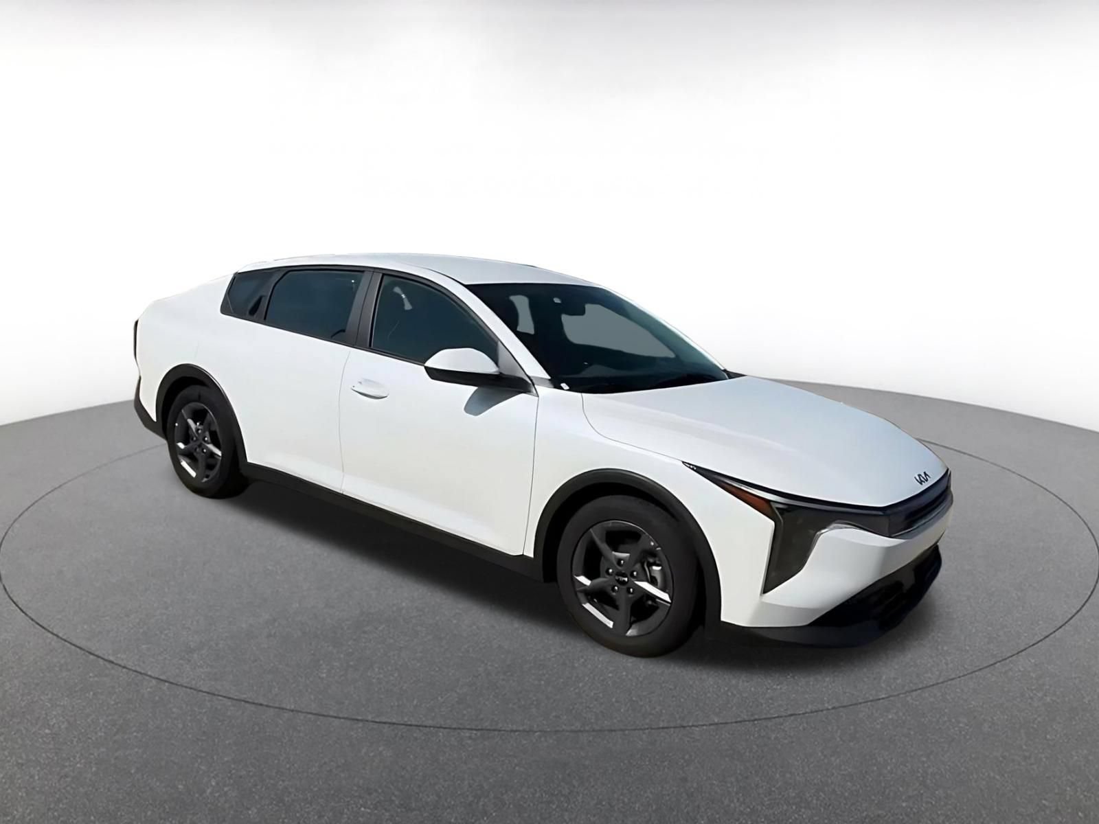 Used 2025 Kia K4 FWD image 2