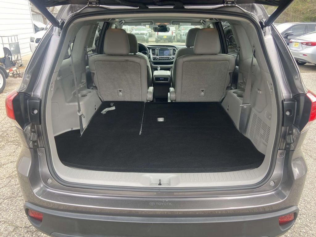 Used 2019 Toyota Highlander XLE image 10