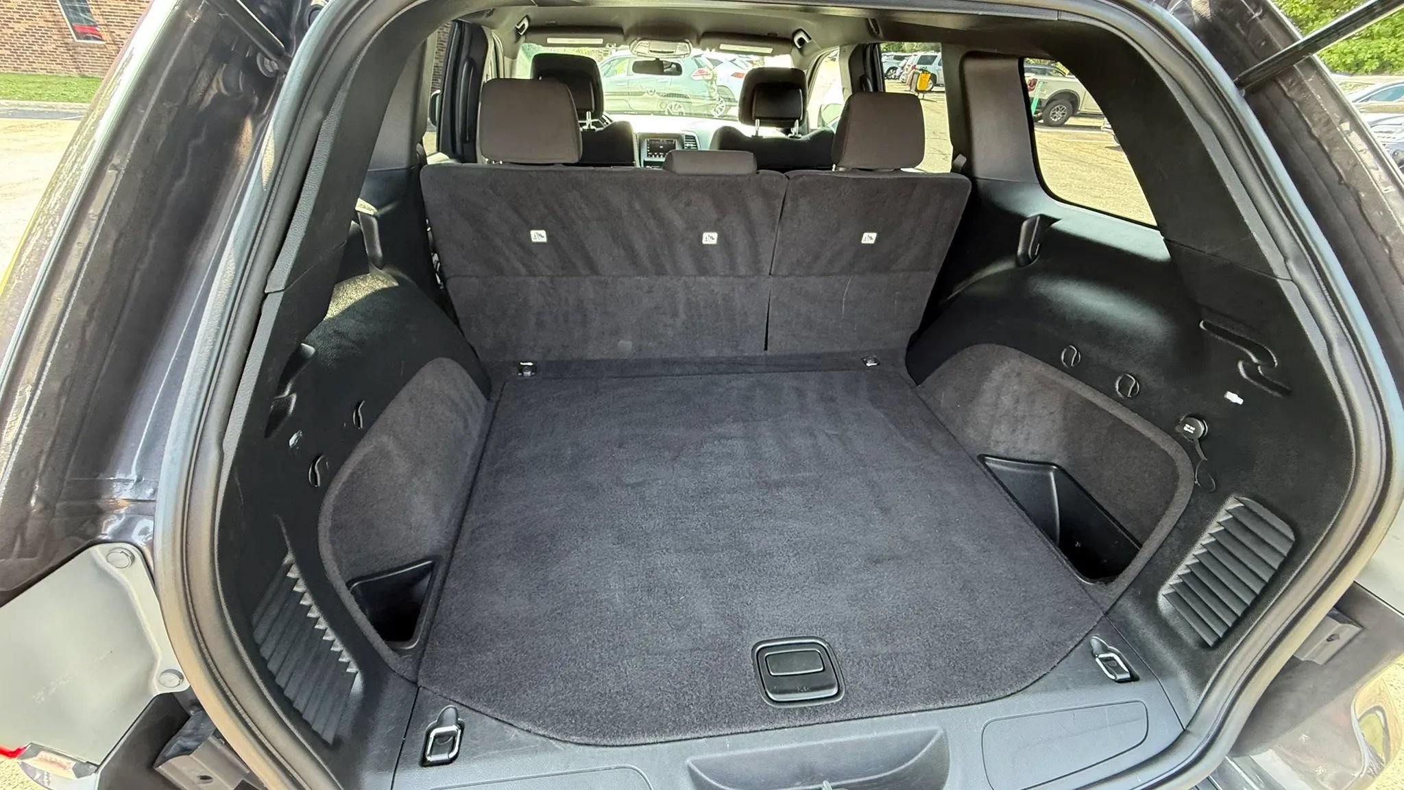 Used 2019 Jeep Grand Cherokee Laredo AWD/4WD image 30