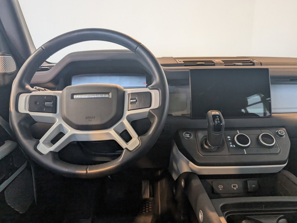 Used 2023 Land Rover Defender 130 X-Dynamic SE image 16