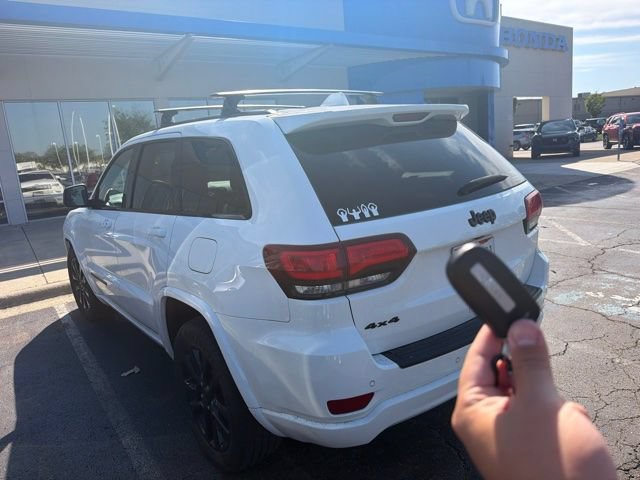 Used 2019 Jeep Grand Cherokee Altitude AWD/4WD image 4