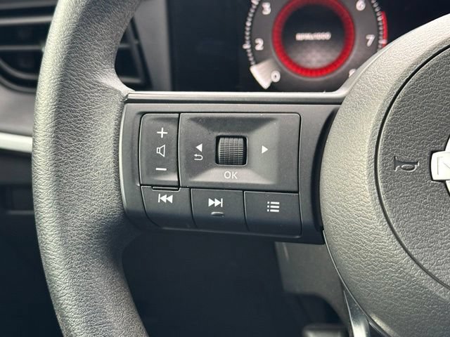 Used 2025 Nissan Kicks S AWD/4WD image 38