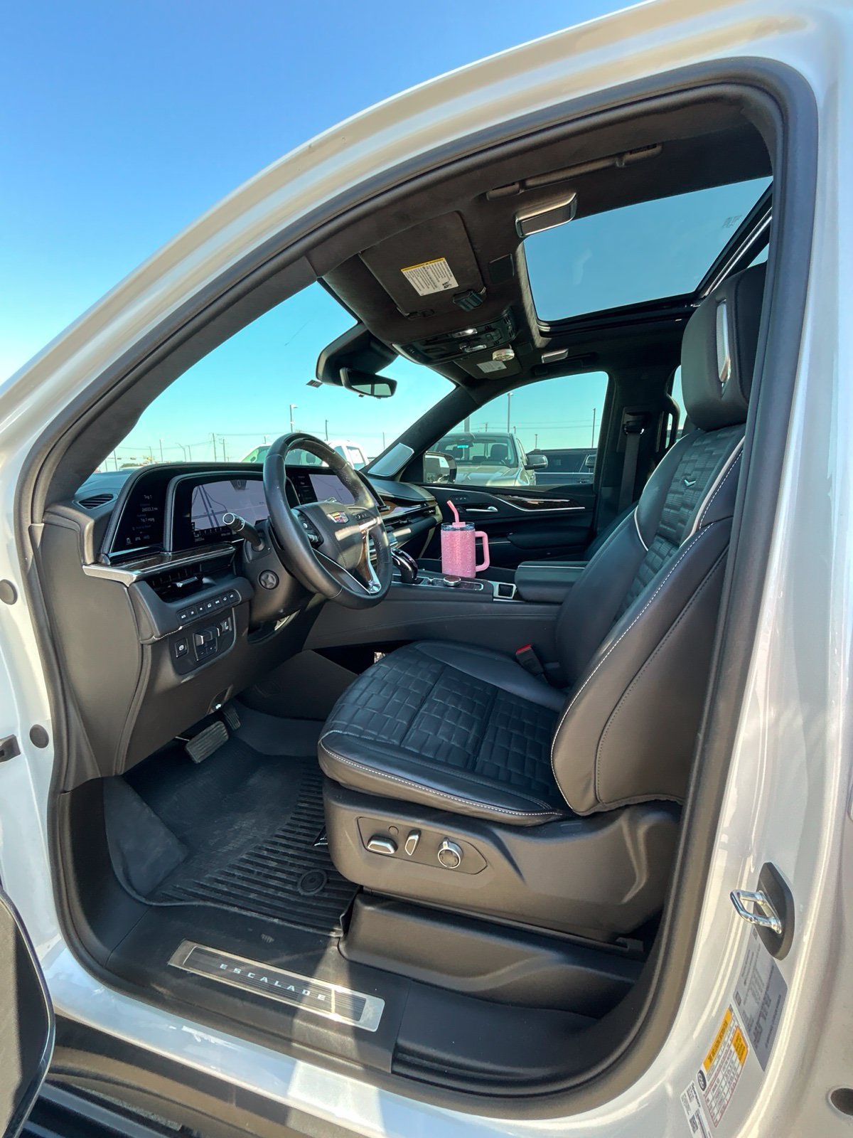 Used 2024 Cadillac Escalade Sport Platinum w/ LPO, ONYX Package AWD/4WD image 16