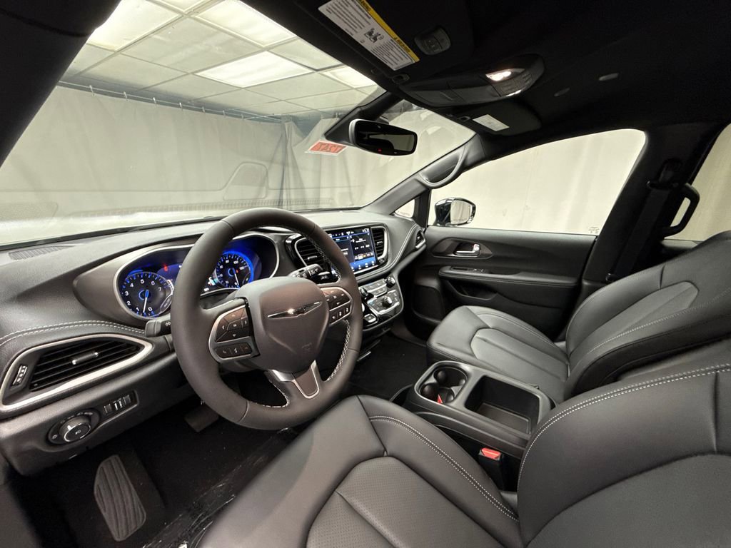 New 2026 Chrysler Pacifica Select image 10