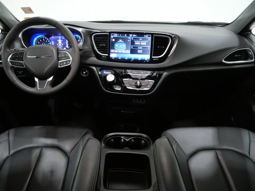 Used 2025 Chrysler Pacifica Select FWD image 10