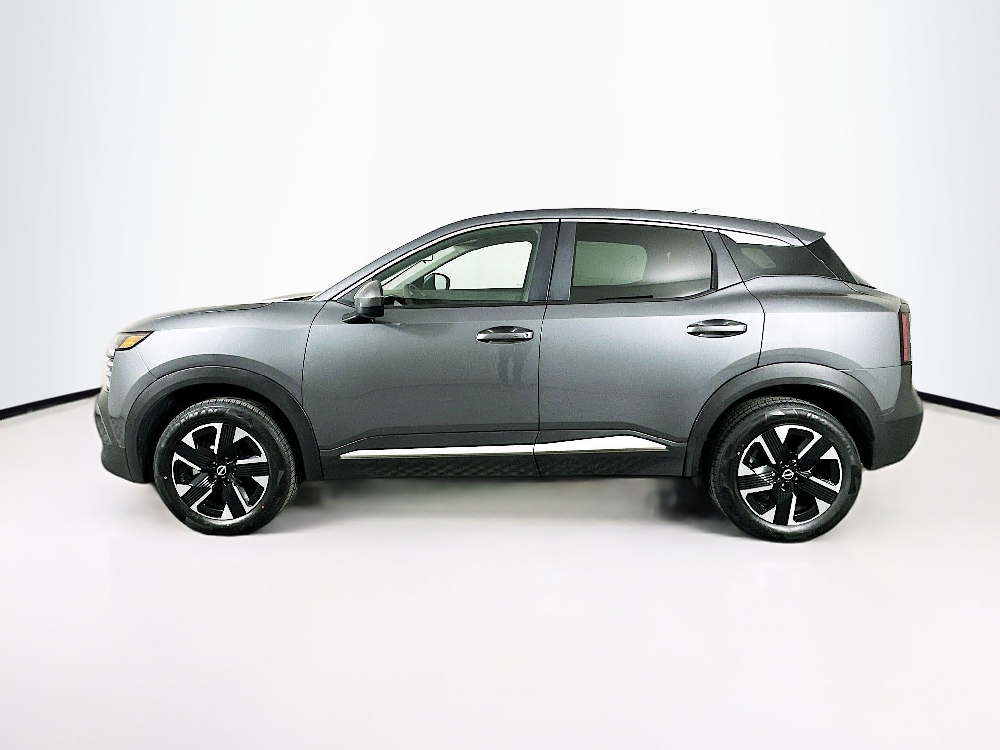 Used 2025 Nissan Kicks SV image 4
