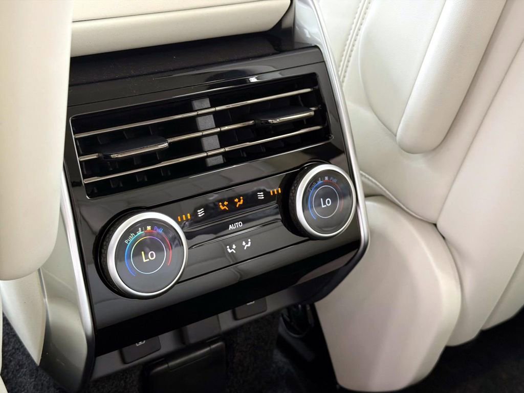 New 2025 Land Rover Range Rover SE image 15