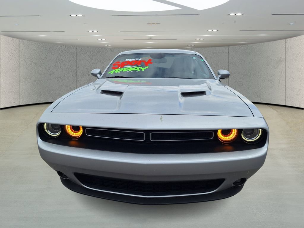 Used 2021 Dodge Challenger SXT w/ Driver Convenience Group image 8