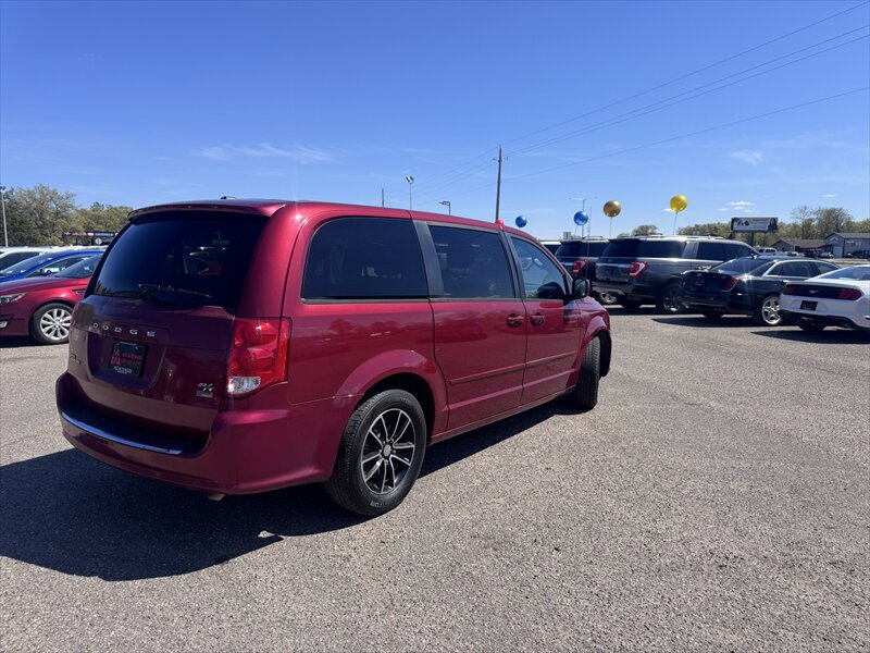 Used 2015 Dodge Grand Caravan R/T FWD image 3