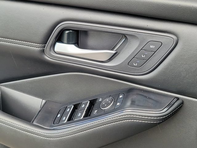 Certified 2024 Nissan Rogue SL w/ SL Premium Package FWD image 21