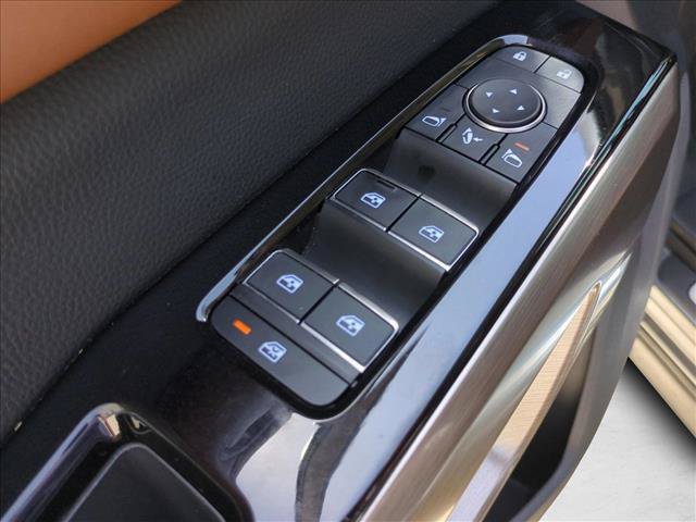 Used 2024 Nissan Pathfinder Platinum w/ Black Appearance Package FWD image 12