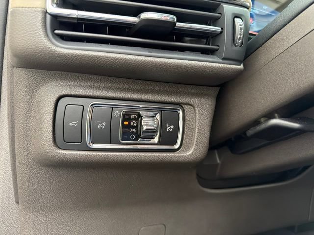 Used 2023 Lincoln Corsair AWD image 16