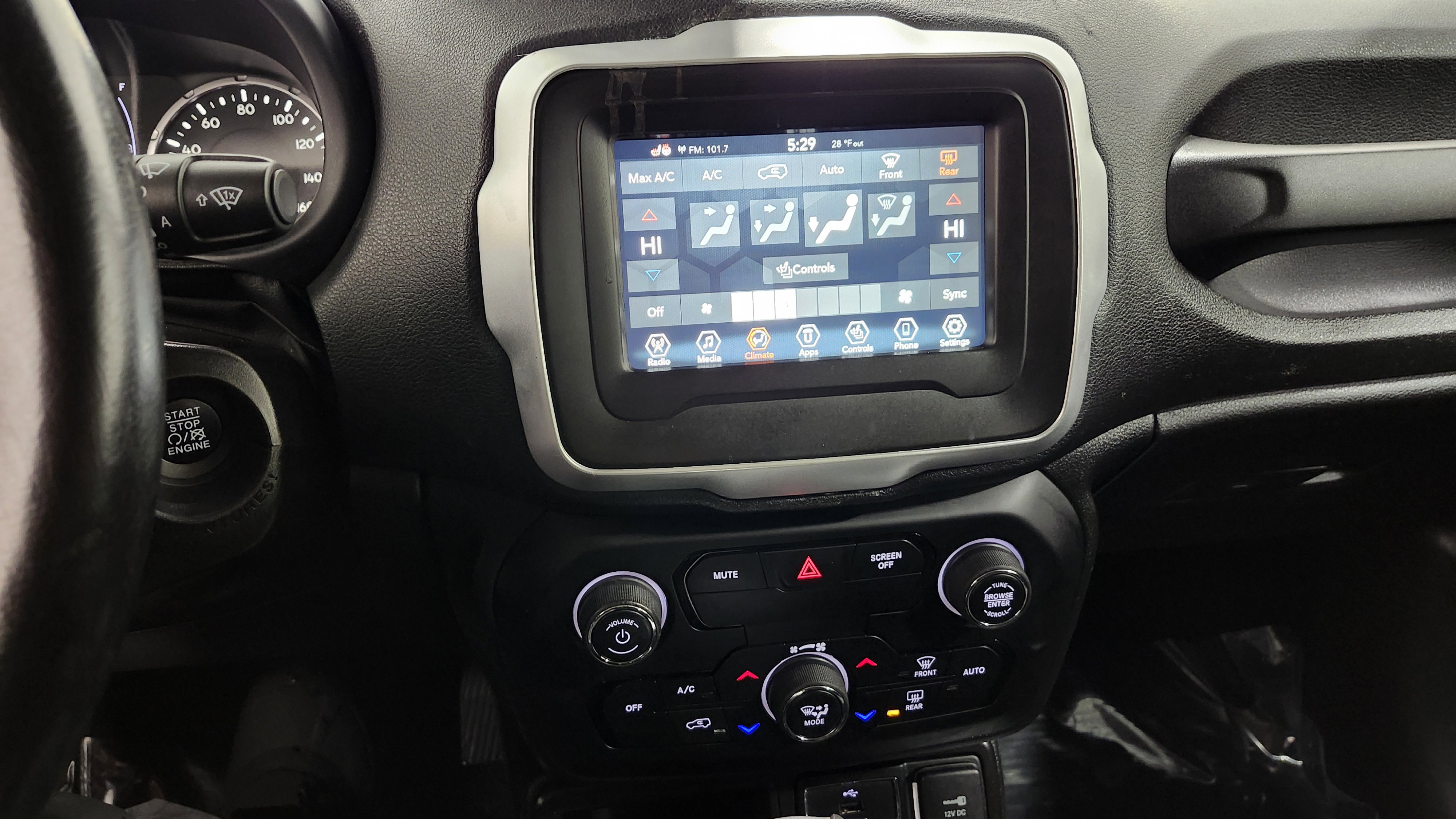 Used 2019 Jeep Renegade Latitude w/ Cold Weather Group image 27