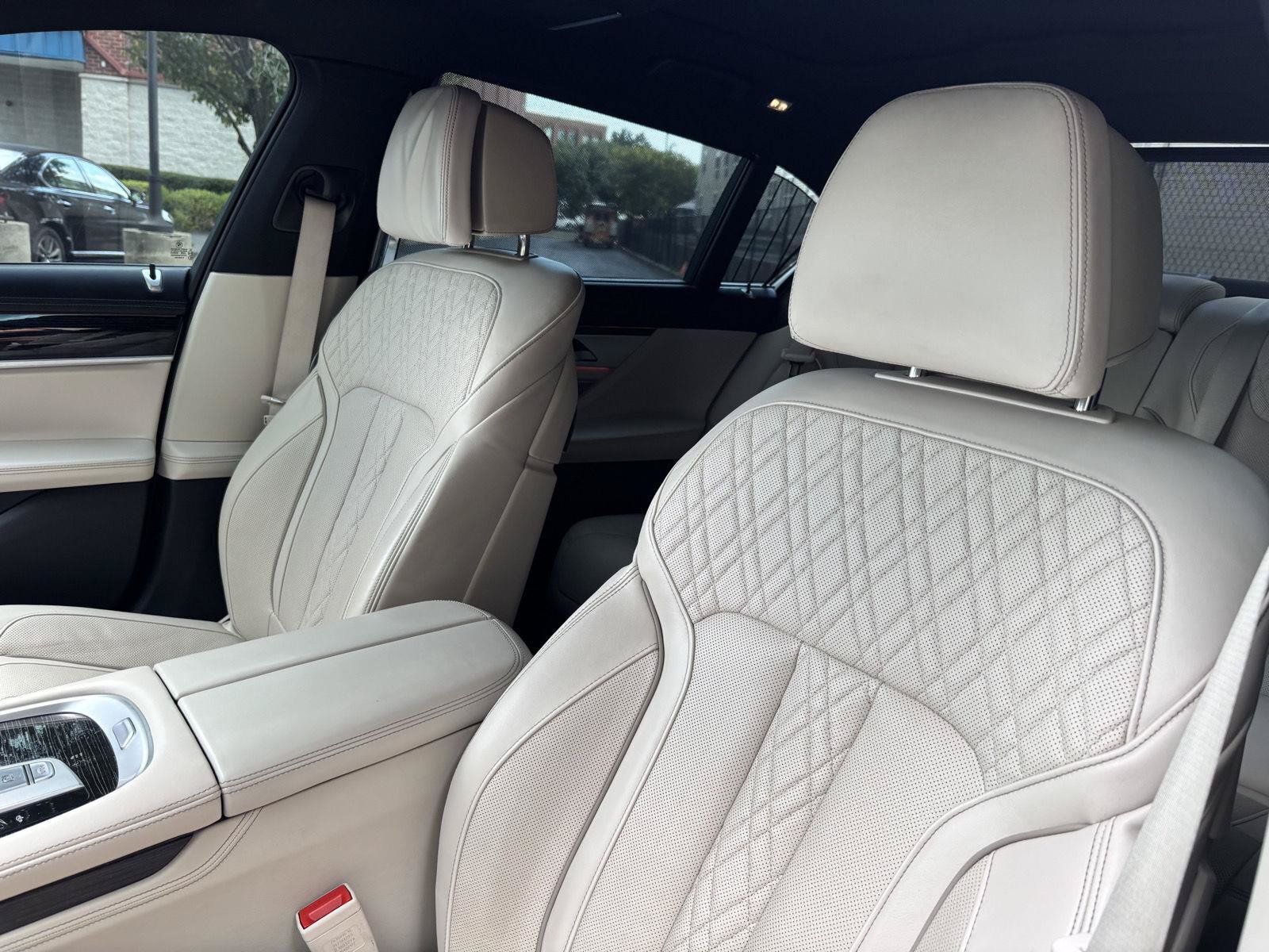 Used 2022 BMW 750i xDrive w/ Executive Package AWD/4WD image 10