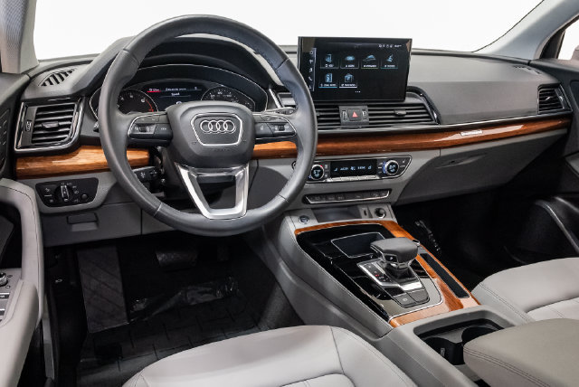 Used 2023 Audi Q5 2.0T Premium w/ Convenience Package AWD/4WD image 7