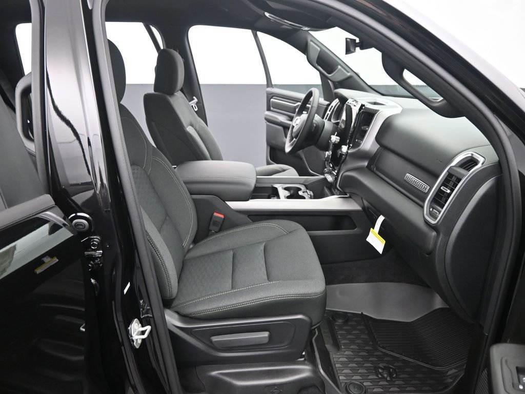 New 2026 RAM 1500 4x4 Crew Cab image 18