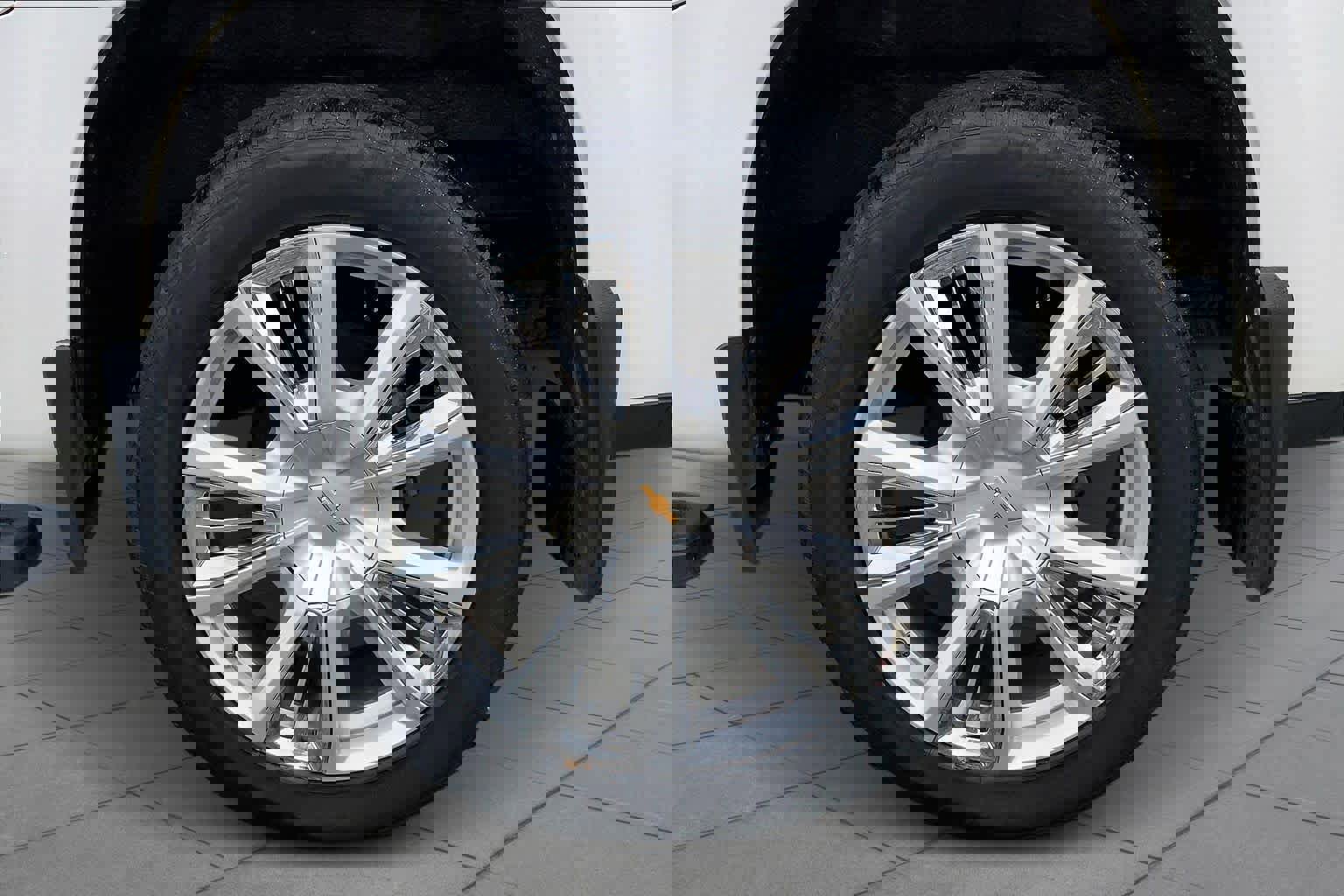 Used 2020 Chevrolet Silverado 1500 High Country w/ Technology Package image 11