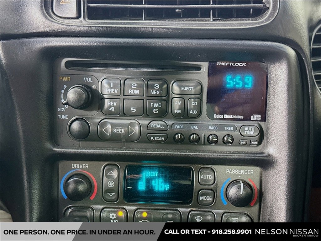 Used 2004 Chevrolet Corvette Coupe w/ Roof Package image 13