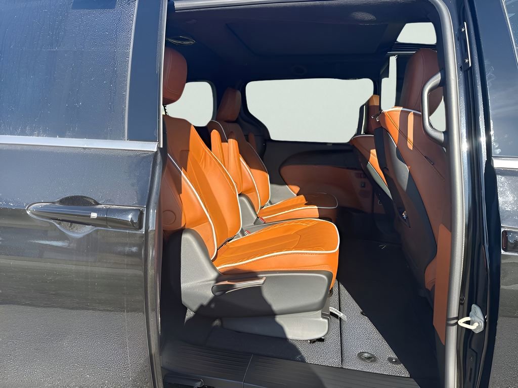 New 2026 Chrysler Pacifica Pinnacle image 13