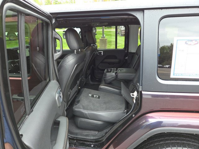 Used 2024 Jeep Wrangler Unlimited Sahara w/ Technology Group AWD/4WD image 48