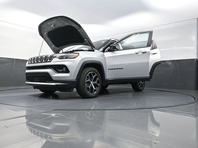 Used 2024 Jeep Compass Limited AWD/4WD image 31
