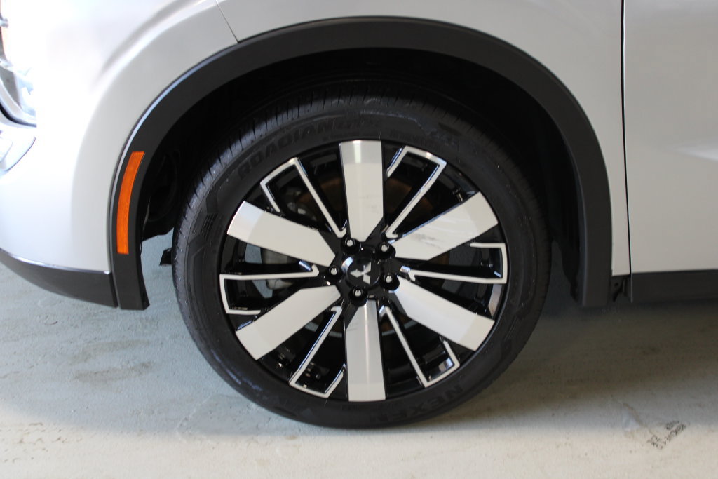 Used 2025 Mitsubishi Outlander SE AWD/4WD image 4