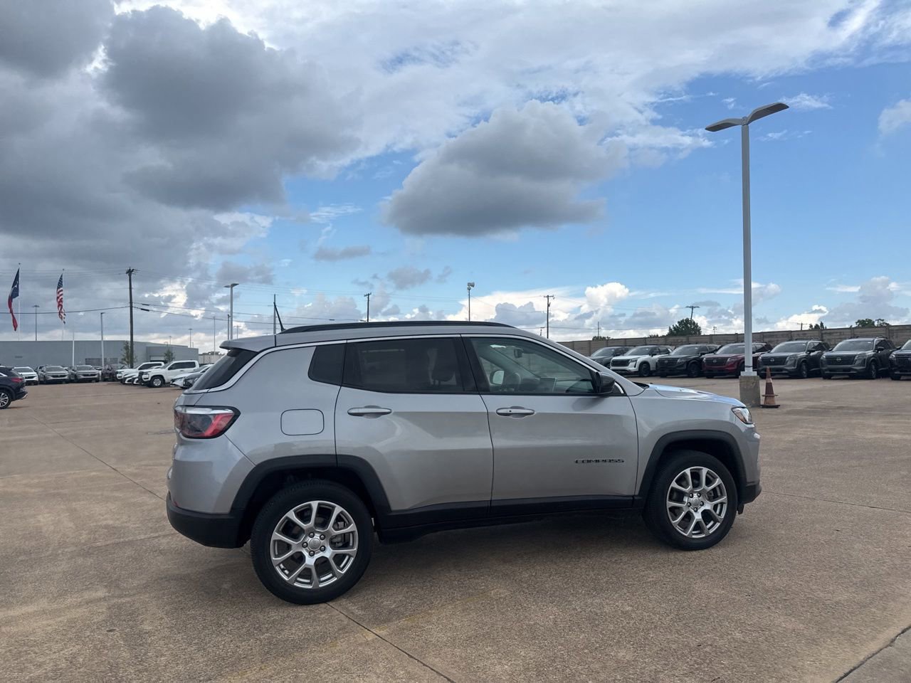 Used 2022 Jeep Compass Latitude AWD/4WD image 21