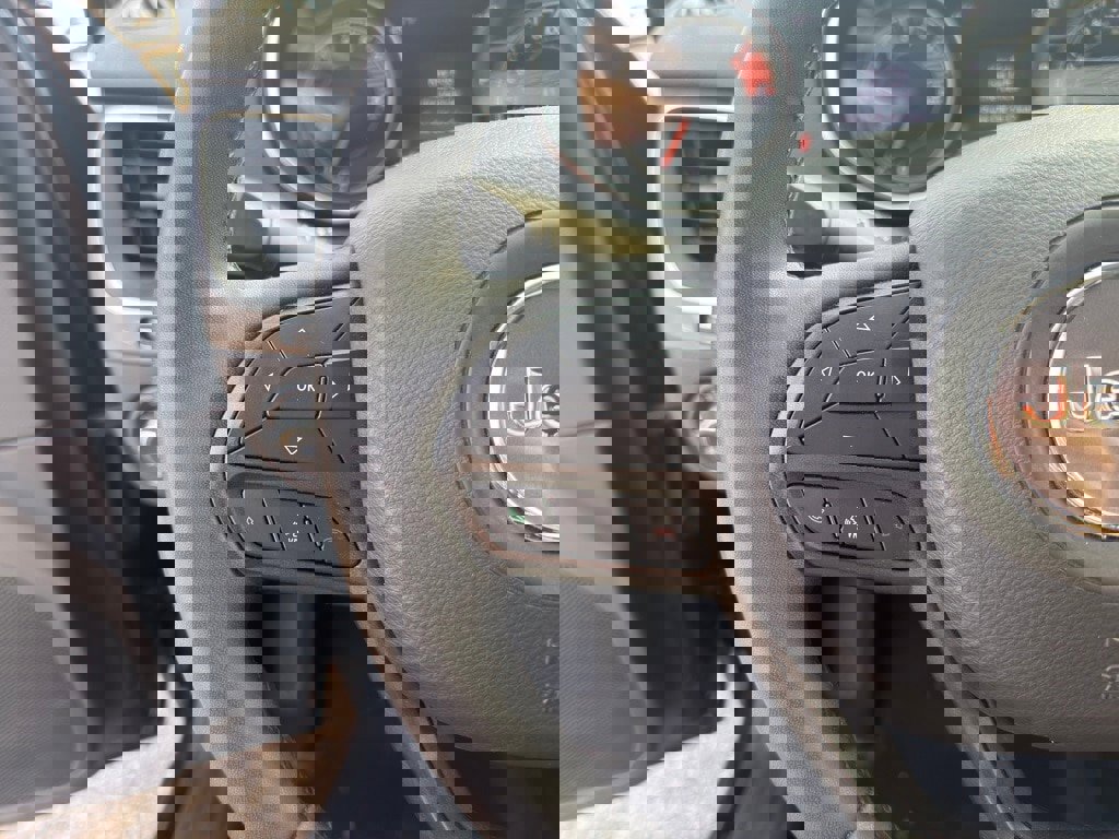 Used 2022 Jeep Cherokee Trailhawk w/ Premium Leather Package image 21