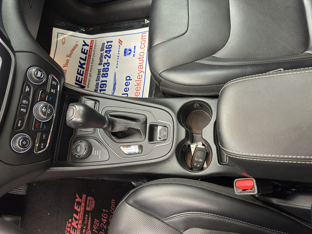Used 2022 Jeep Cherokee Latitude Lux w/ Sun & Sound Group AWD/4WD image 11
